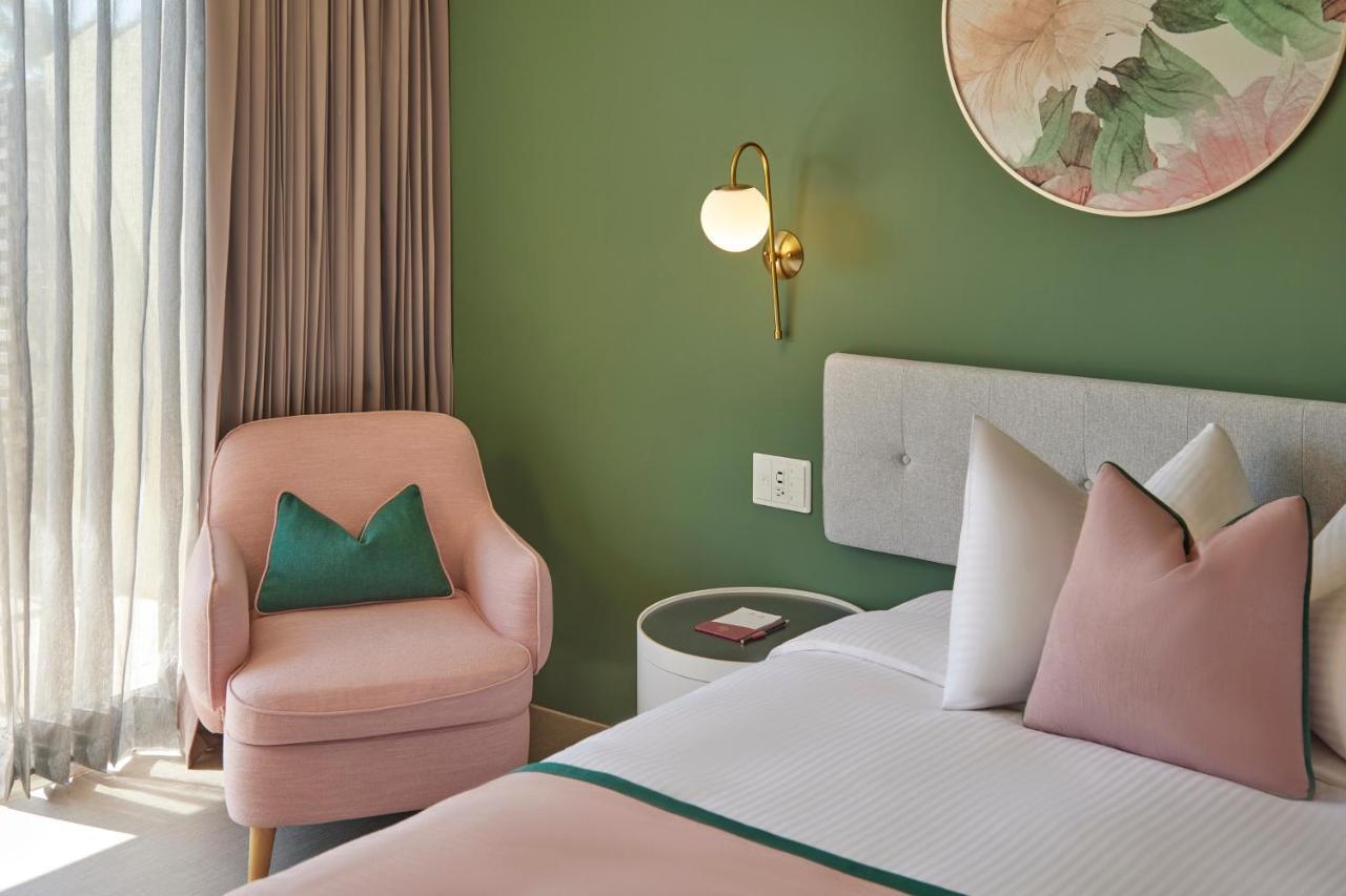 Caesar Park Hotel Кеньдін Екстер'єр фото A bedroom at the hotel