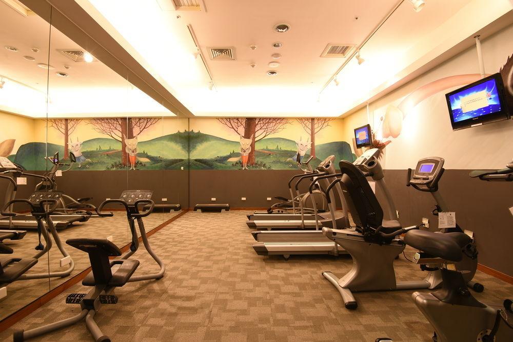 Caesar Park Hotel Кеньдін Екстер'єр фото The gym at the hotel