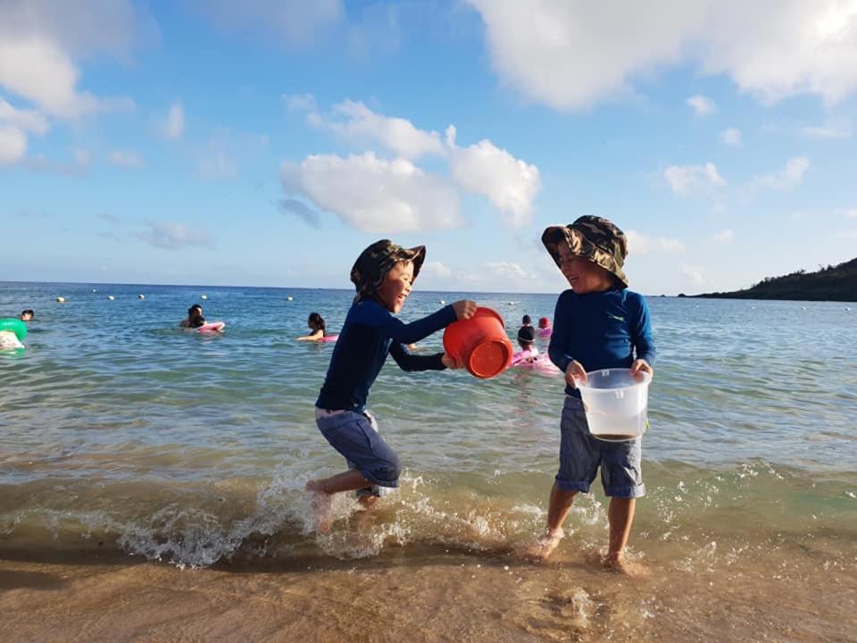 Caesar Park Hotel Кеньдін Екстер'єр фото Children playing on the beach
